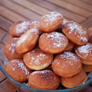 Масляна млинці пампушки